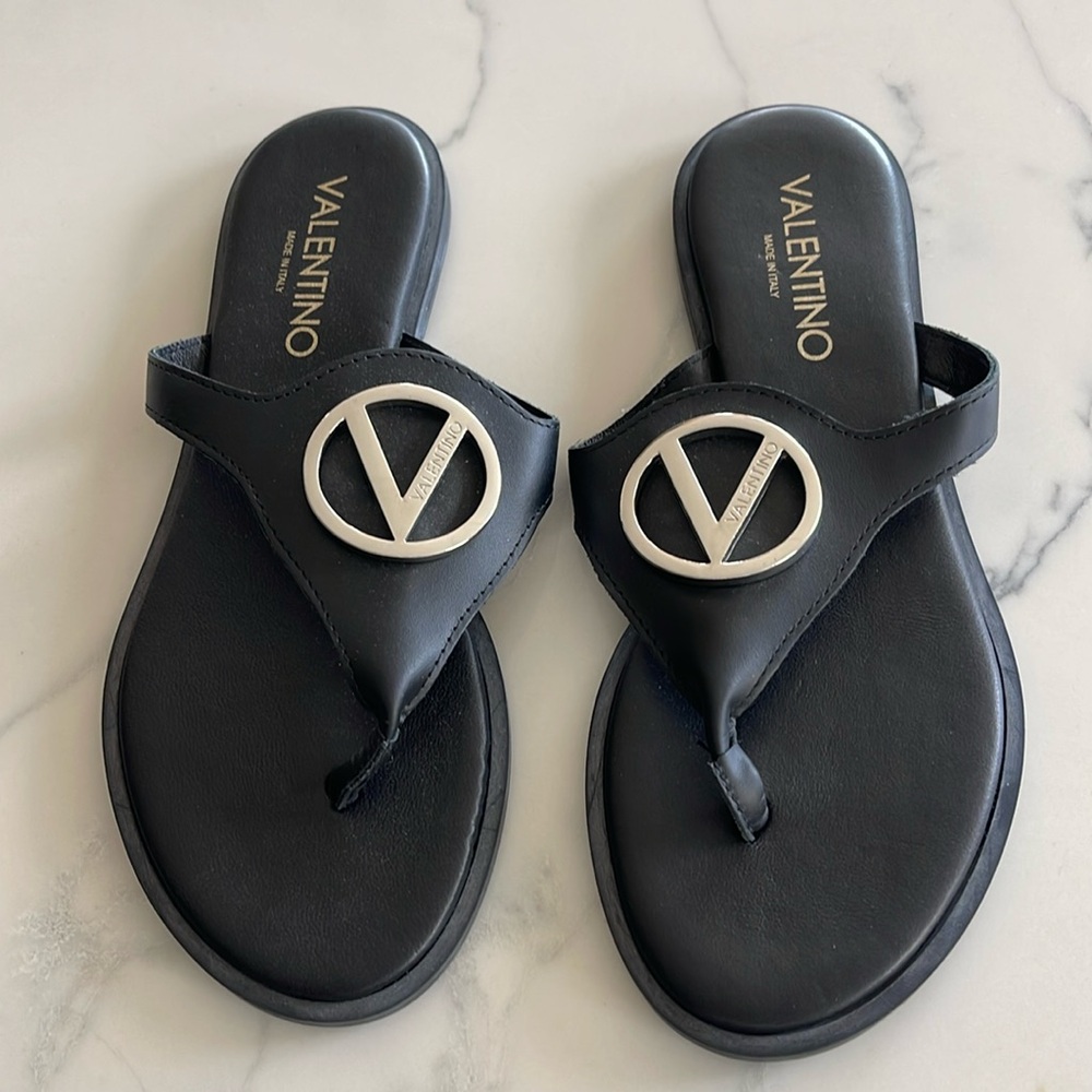 Valentino sandal. Size 39. Brand new.